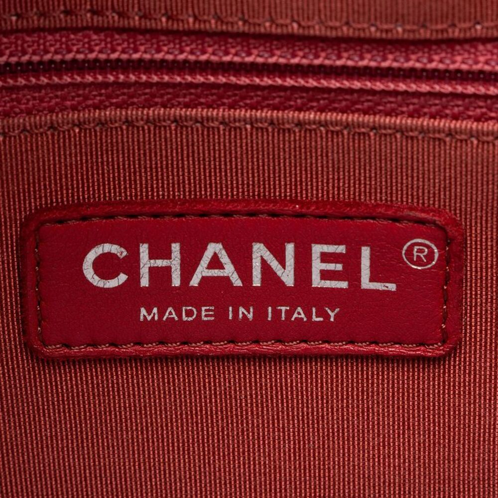Chanel Chevron Aged Calfskin Gabrielle Medium Hobo - Picture 8 of 13